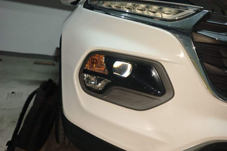Used Baojun 510 2017 1.5L Automatic Fashion Model Right Front Headlight