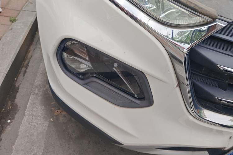 Used Baojun 510 2017 1.5L Automatic Fashion Model Right Front Headlight