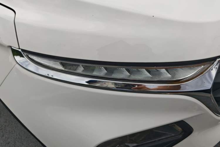 Used Baojun 510 2017 1.5L Automatic Fashion Model Right Front Headlight