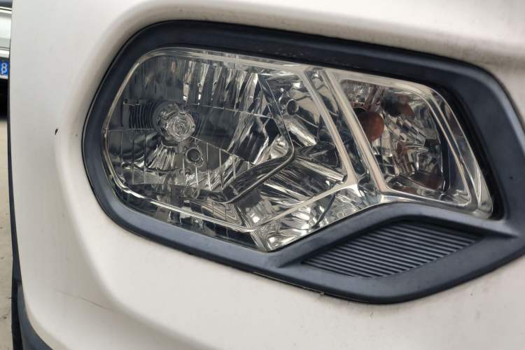 Used Baojun 510 2017 1.5L manual Comfort trim Right Front Headlight
