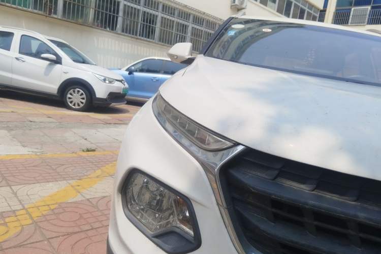 Used Baojun 510 2017 1.5L manual Comfort trim Right Front Headlight