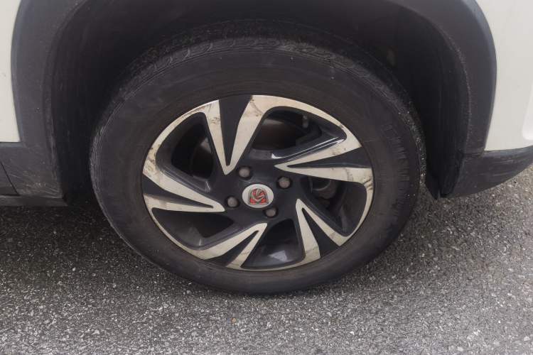 Used Baojun 510 2017 1.5L Automatic Luxury Model Right Front Wheel Hub