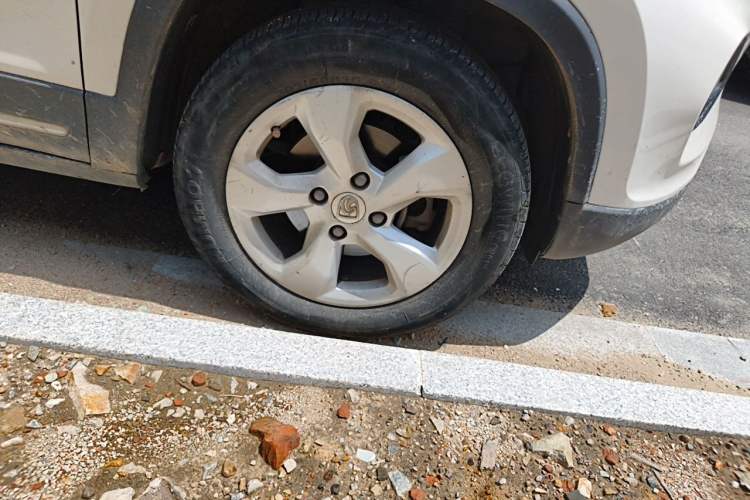 Used Baojun 510 2017 1.5L Automatic Fashion Model Right Front Wheel Hub
