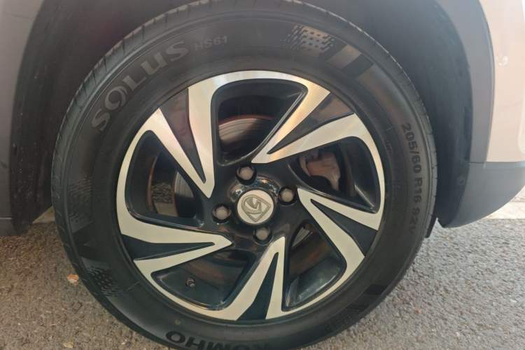Used Baojun 510 2017 1.5L Manual Luxury Model Right Front Wheel Hub