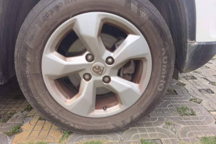 Used Baojun 510 2017 1.5L Manual Fashion Model Right Front Wheel Hub
