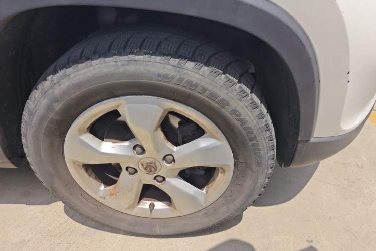 Used Baojun 510 2017 1.5L Automatic Fashion Model Right Front Wheel Hub