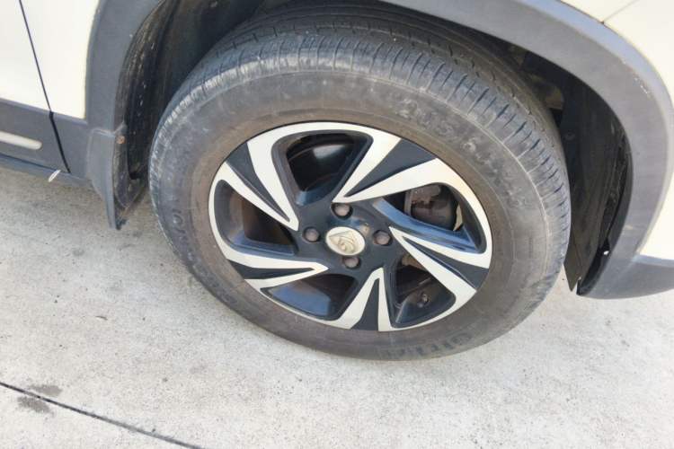 Used Baojun 510 2017 1.5L Automatic Luxury Model Right Front Wheel Hub