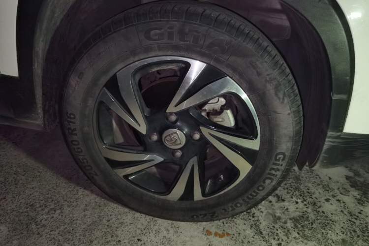 Used Baojun 510 2017 1.5L Automatic Luxury Model Right Front Wheel Hub