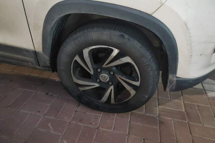 Used Baojun 510 2017 1.5L Automatic Luxury Model Right Front Wheel Hub