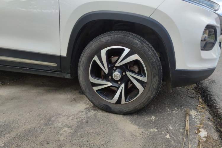Used Baojun 510 2017 1.5L Automatic Luxury Model Right Front Wheel Hub