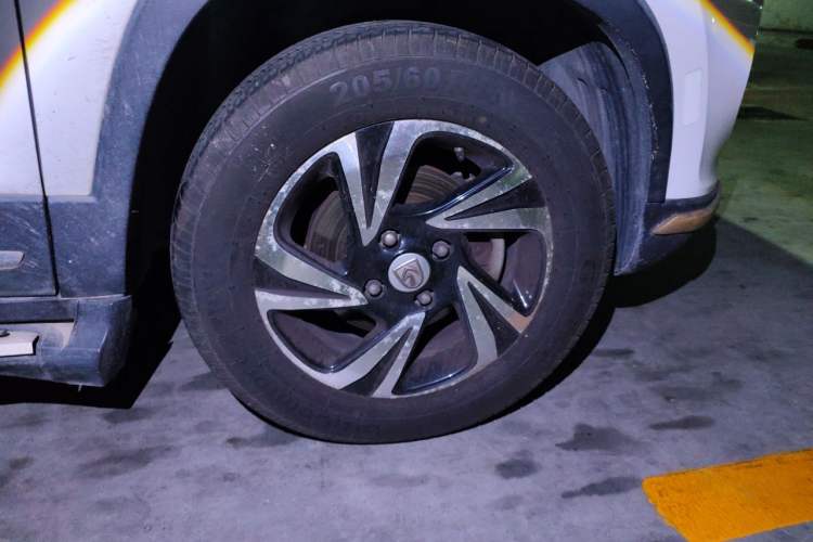 Used Baojun 510 2017 1.5L Manual Luxury Model Right Front Wheel Hub