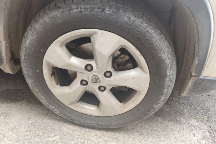 Used Baojun 510 2017 1.5L Manual Fashion Model Right Front Wheel Hub