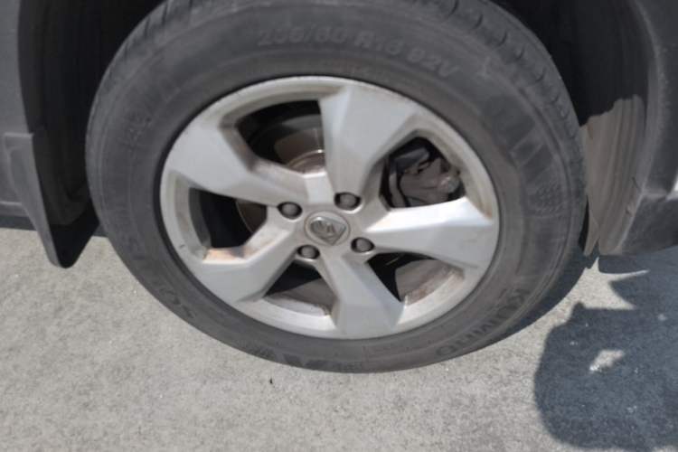 Used Baojun 510 2017 1.5L Manual Fashion Model Right Front Wheel Hub