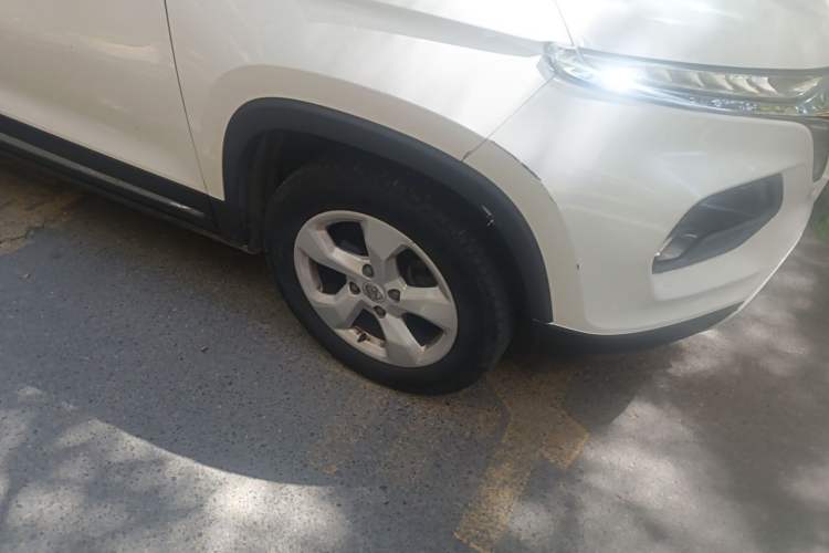 Used Baojun 510 2017 1.5L Automatic Fashion Model Right Front Wheel Hub