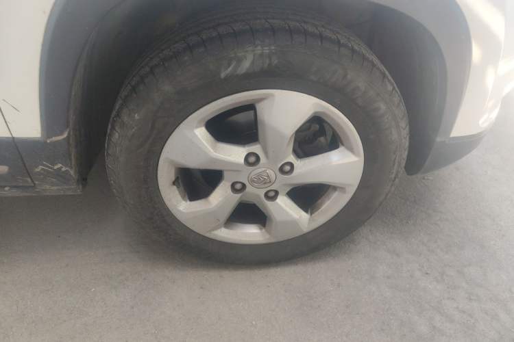 Used Baojun 510 2017 1.5L Automatic Fashion Model Right Front Wheel Hub