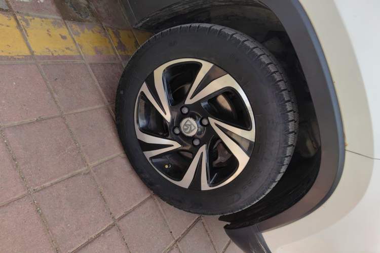 Used Baojun 510 2017 1.5L Automatic Luxury Model Right Front Wheel Hub