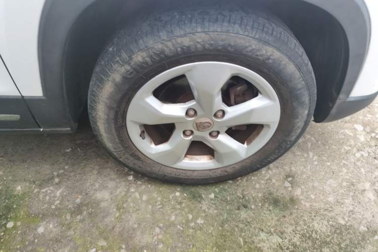 Used Baojun 510 2017 1.5L Automatic Fashion Model Right Front Wheel Hub