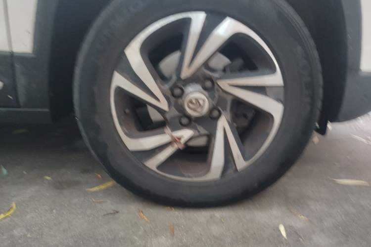 Used Baojun 510 2017 1.5L Automatic Luxury Model Right Front Wheel Hub