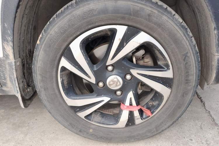 Used Baojun 510 2017 1.5L Manual Luxury Model Right Front Wheel Hub