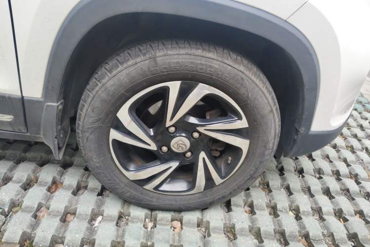 Used Baojun 510 2017 1.5L Manual Luxury Model Right Front Wheel Hub