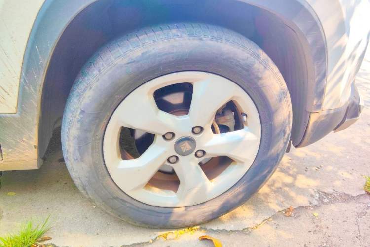 Used Baojun 510 2017 1.5L Automatic Fashion Model Right Front Wheel Hub
