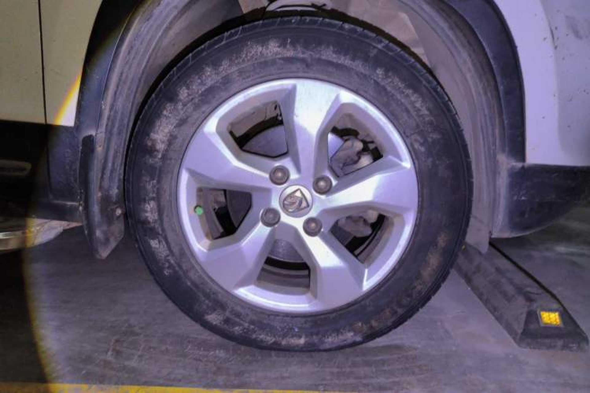 Used Baojun 510 2017 1.5L Automatic Fashion Model Right Front Wheel Hub