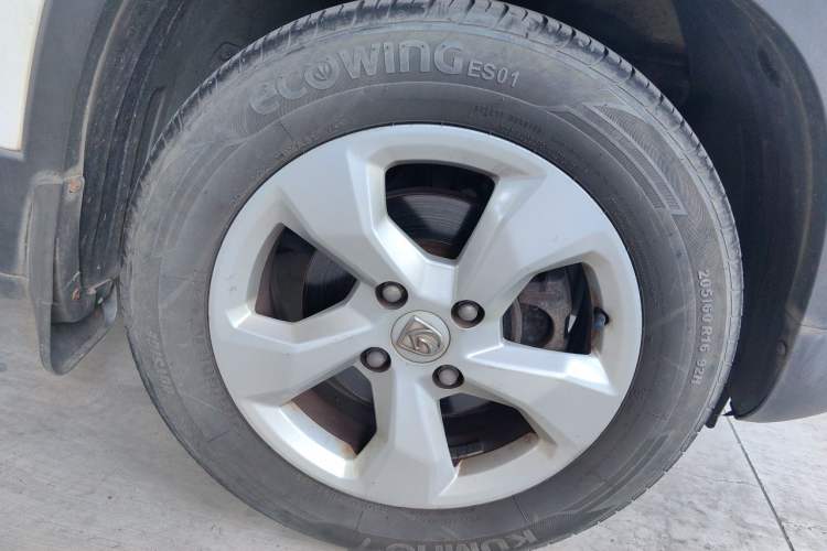 Used Baojun 510 2017 1.5L Manual Fashion Model Right Front Wheel Hub