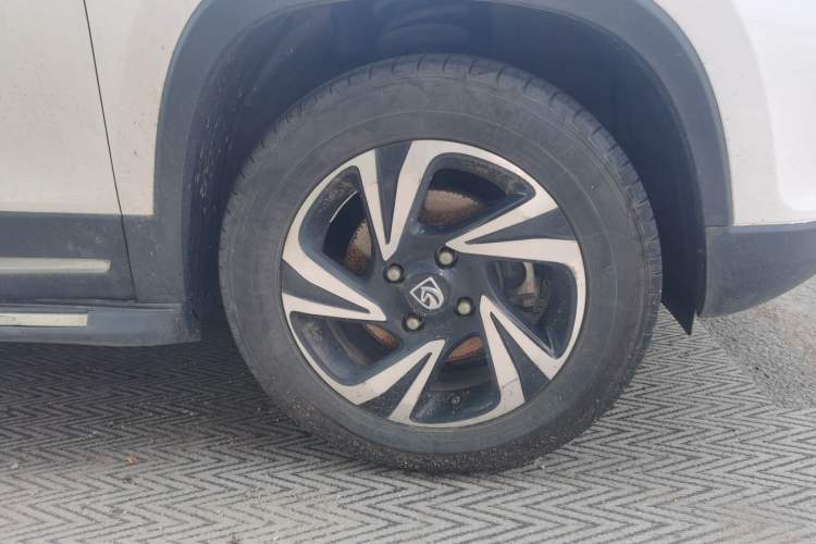 Used Baojun 510 2017 1.5L Automatic Luxury Model Right Front Wheel Hub