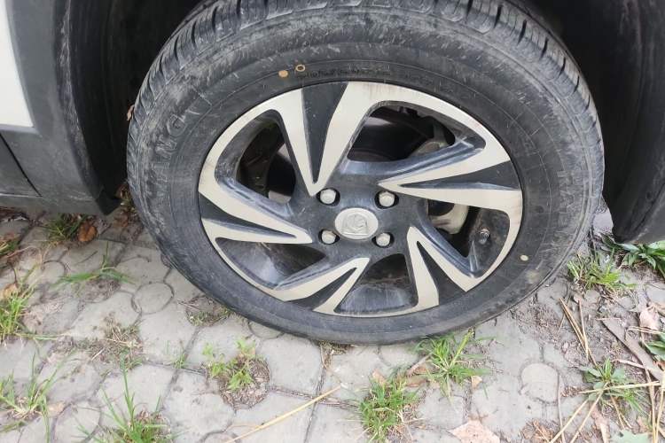 Used Baojun 510 2017 1.5L Manual Luxury Model Right Front Wheel Hub