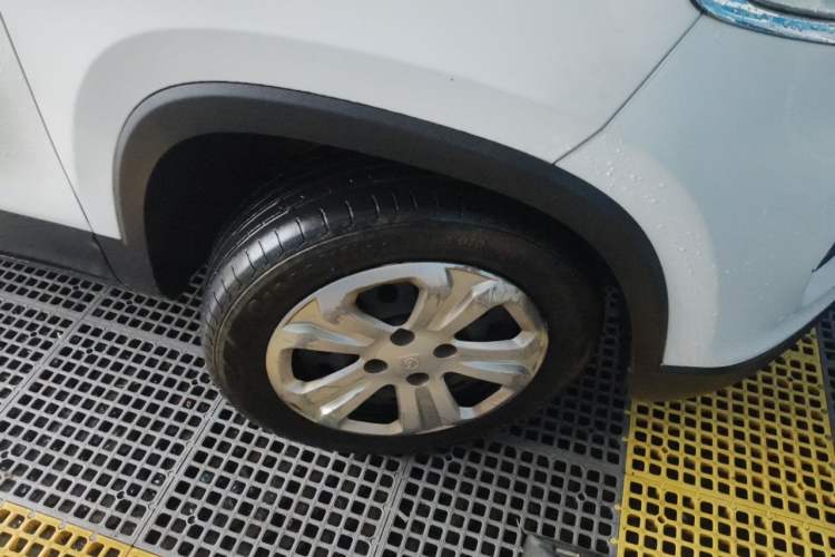 Used Baojun 510 2017 1.5L manual Comfort trim Right Front Wheel Hub