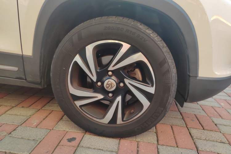 Used Baojun 510 2017 1.5L Automatic Luxury Model Right Front Wheel Hub