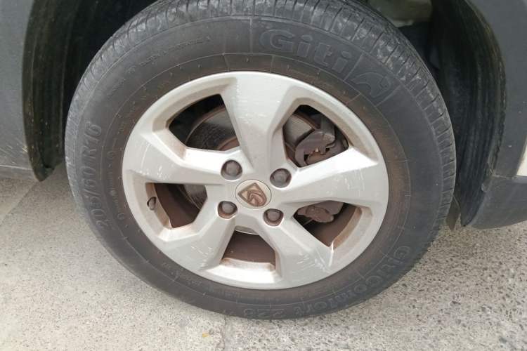 Used Baojun 510 2017 1.5L manual Comfort trim Right Front Wheel Hub