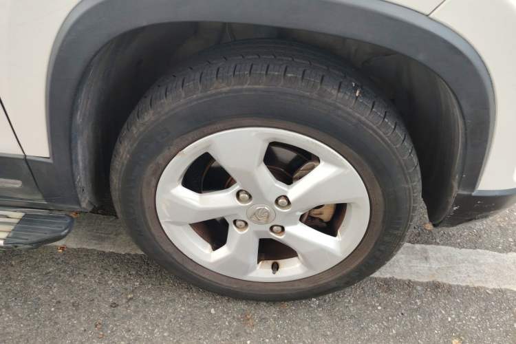 Used Baojun 510 2017 1.5L Automatic Fashion Model Right Front Wheel Hub