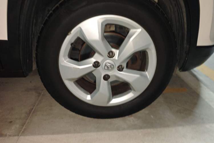 Used Baojun 510 2017 1.5L Automatic Fashion Model Right Front Wheel Hub