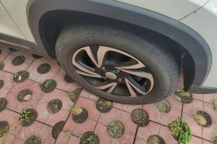 Used Baojun 510 2017 1.5L Automatic Luxury Model Right Front Wheel Hub