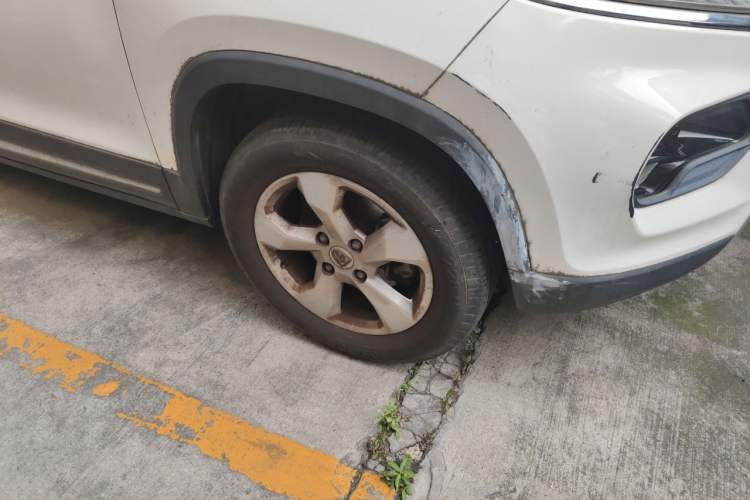 Used Baojun 510 2017 1.5L Automatic Fashion Model Right Front Wheel Hub