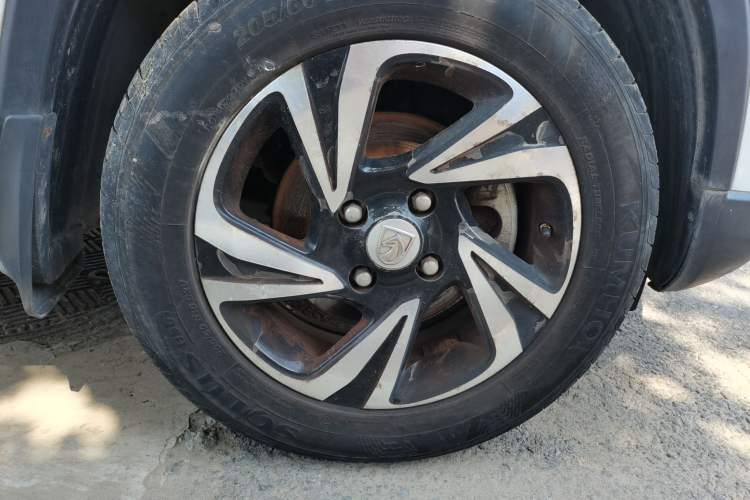 Used Baojun 510 2017 1.5L Automatic Luxury Model Right Front Wheel Hub