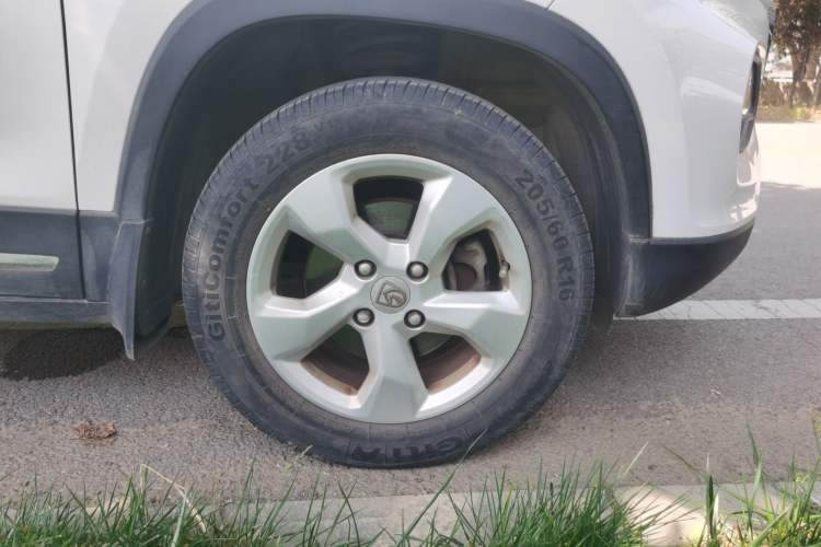 Used Baojun 510 2017 1.5L Manual Fashion Model Right Front Wheel Hub
