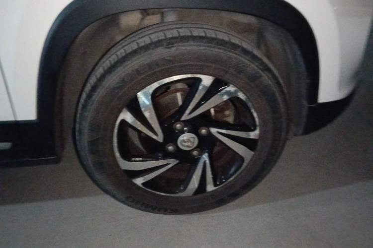 Used Baojun 510 2017 1.5L Automatic Luxury Model Right Front Wheel Hub