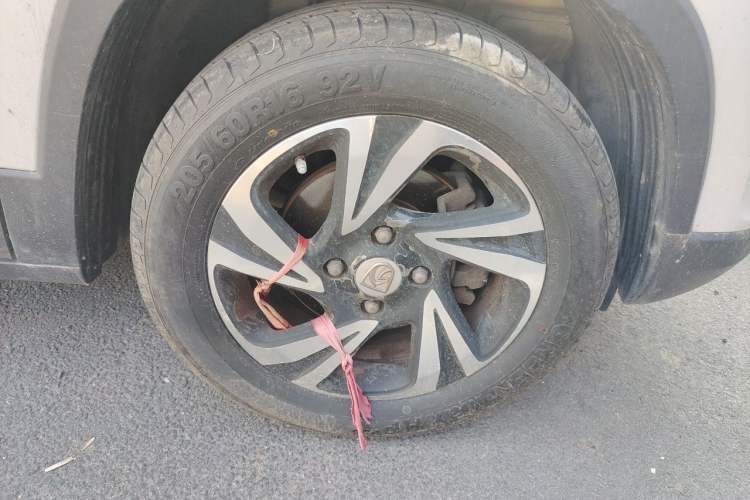 Used Baojun 510 2017 1.5L Manual Luxury Model Right Front Wheel Hub
