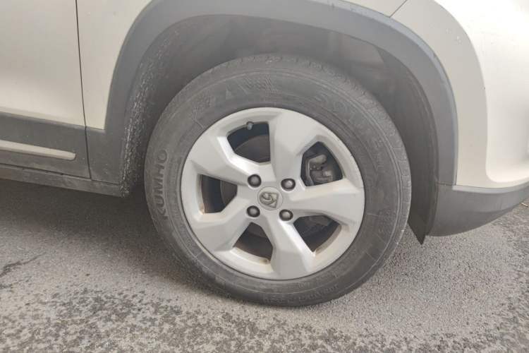 Used Baojun 510 2017 1.5L Automatic Fashion Model Right Front Wheel Hub