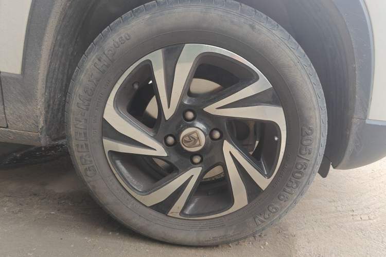 Used Baojun 510 2017 1.5L Automatic Luxury Model Right Front Wheel Hub