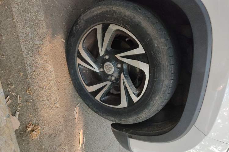Used Baojun 510 2017 1.5L Automatic Luxury Model Right Front Wheel Hub