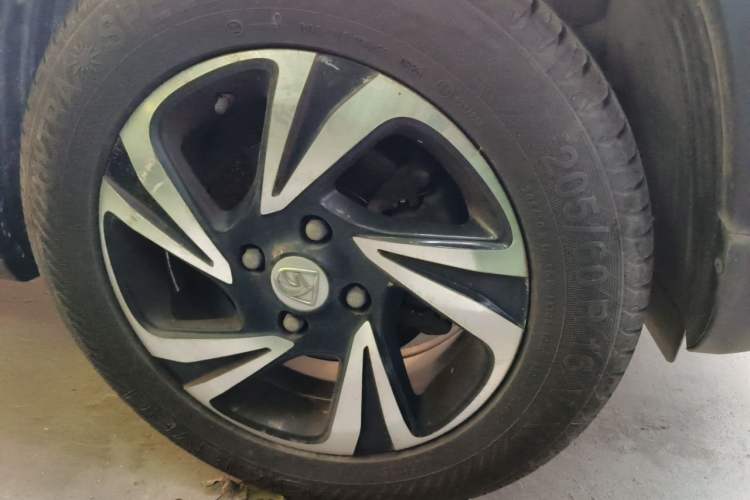 Used Baojun 510 2017 1.5L Automatic Luxury Model Right Front Wheel Hub