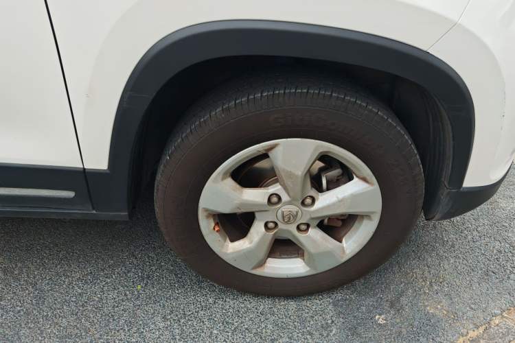 Used Baojun 510 2017 1.5L Automatic Fashion Model Right Front Wheel Hub