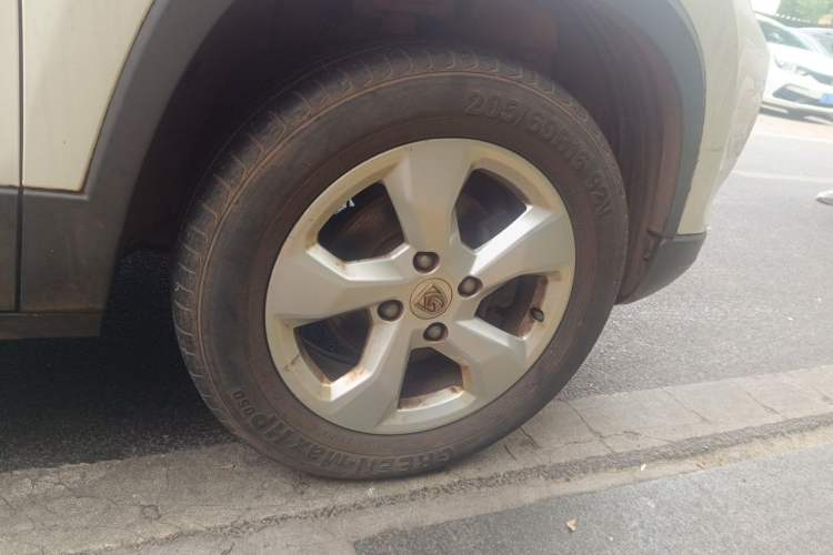 Used Baojun 510 2017 1.5L manual Comfort trim Right Front Wheel Hub