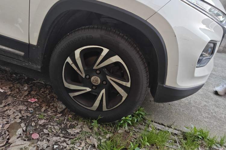 Used Baojun 510 2017 1.5L Manual Luxury Model Right Front Wheel Hub