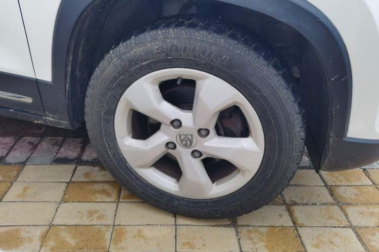 Used Baojun 510 2017 1.5L Automatic Fashion Model Right Front Wheel Hub