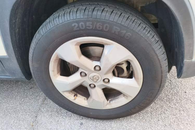 Used Baojun 510 2017 1.5L Automatic Fashion Model Right Front Wheel Hub