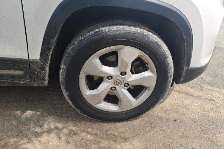Used Baojun 510 2017 1.5L Automatic Fashion Model Right Front Wheel Hub